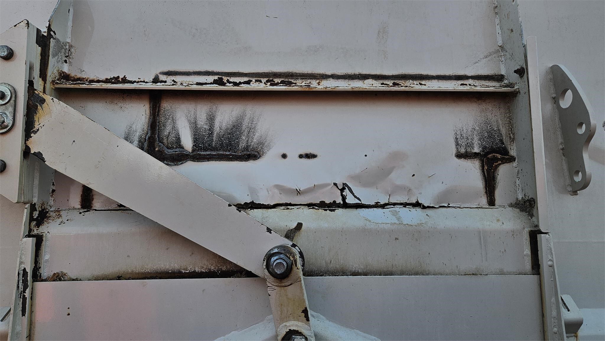 2017 Kuhn Knight RC270 Grinders and Mixer