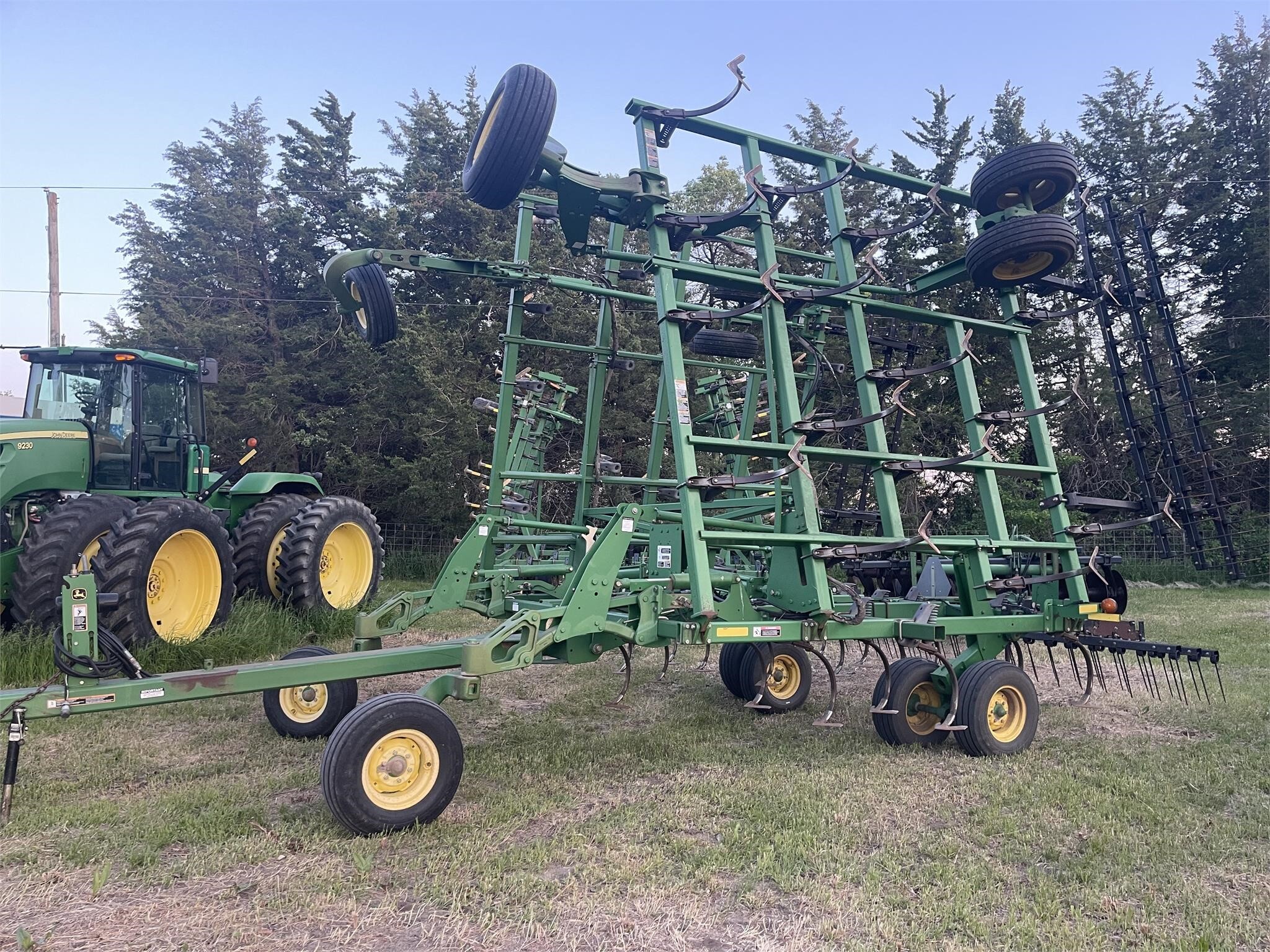  John Deere 2210 Field Cultivator