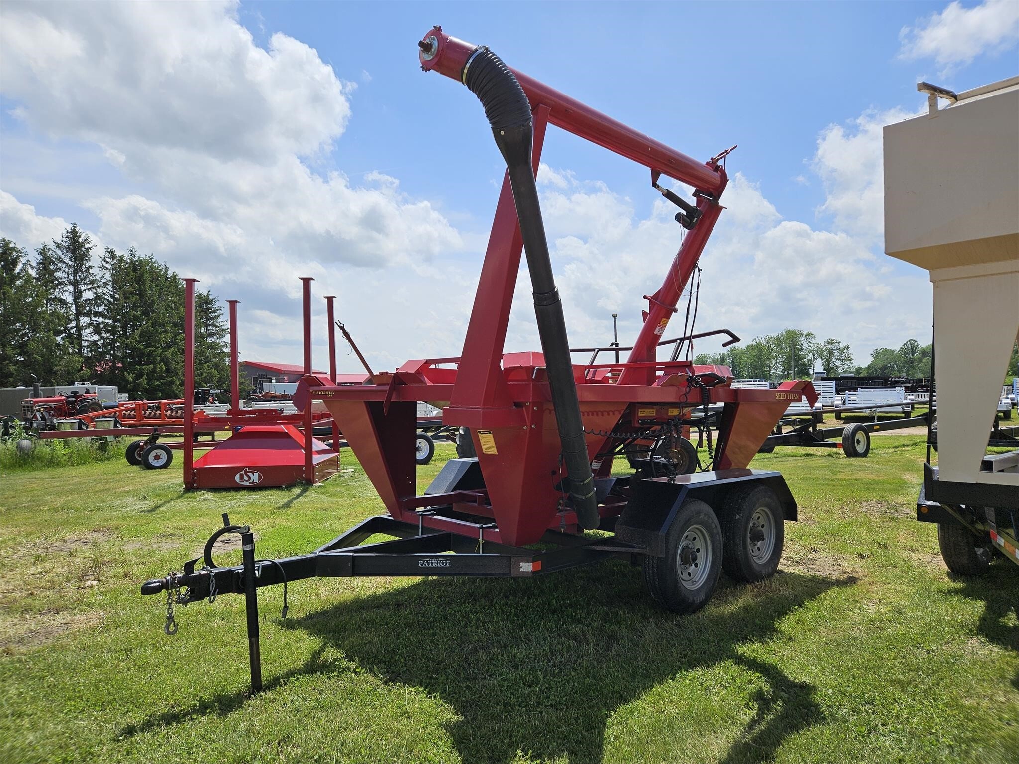 2017 Friesen Titan 4 Seed Tender