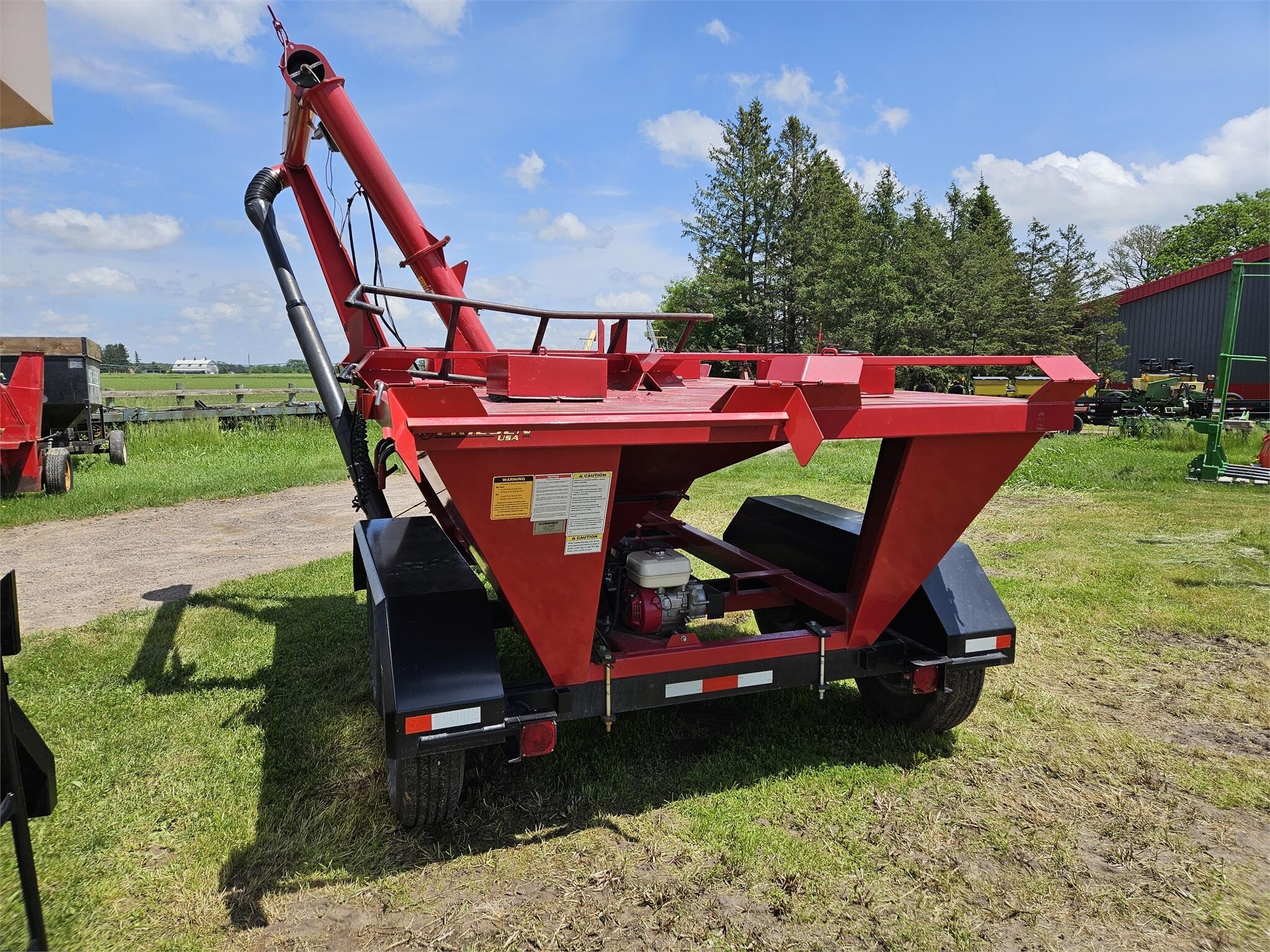 2017 Friesen Titan 4 Seed Tender