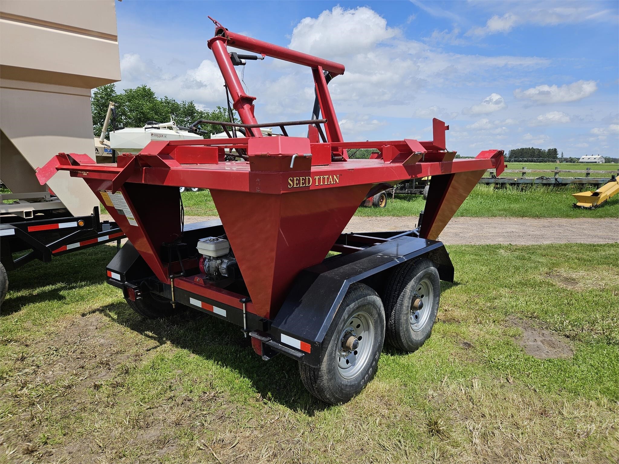 2017 Friesen Titan 4 Seed Tender