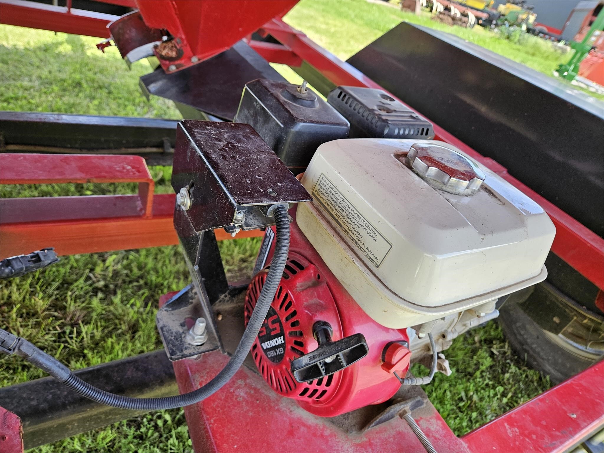 2017 Friesen Titan 4 Seed Tender