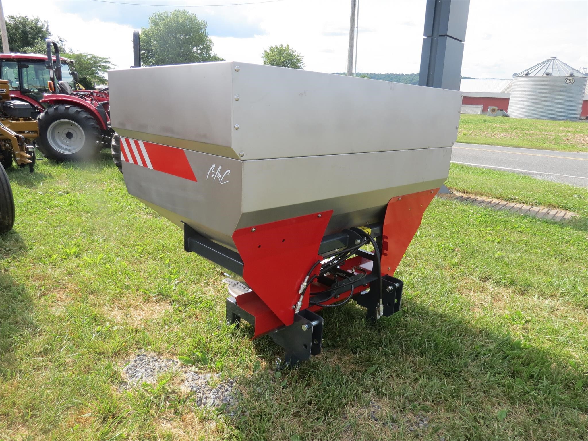 2025 BMC SYNTRA 1500 Pull-Type Fertilizer Spreader