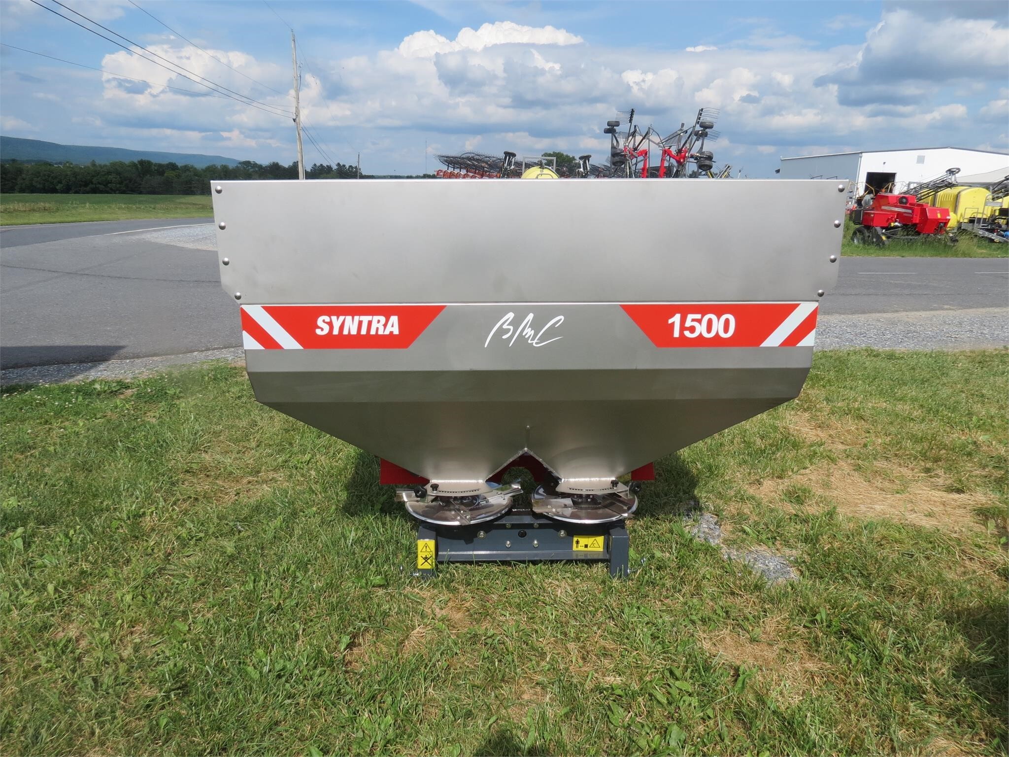 2025 BMC SYNTRA 1500 Pull-Type Fertilizer Spreader