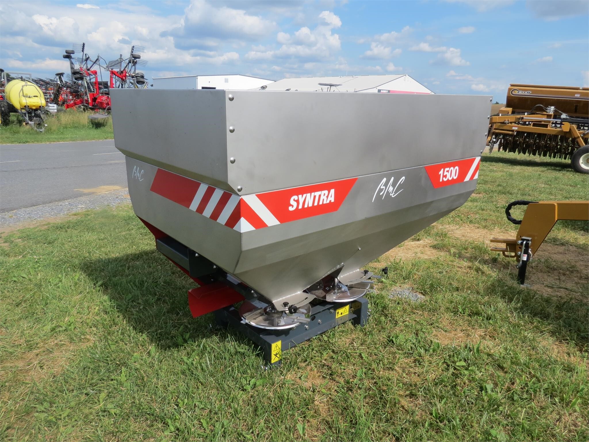 2025 BMC SYNTRA 1500 Pull-Type Fertilizer Spreader