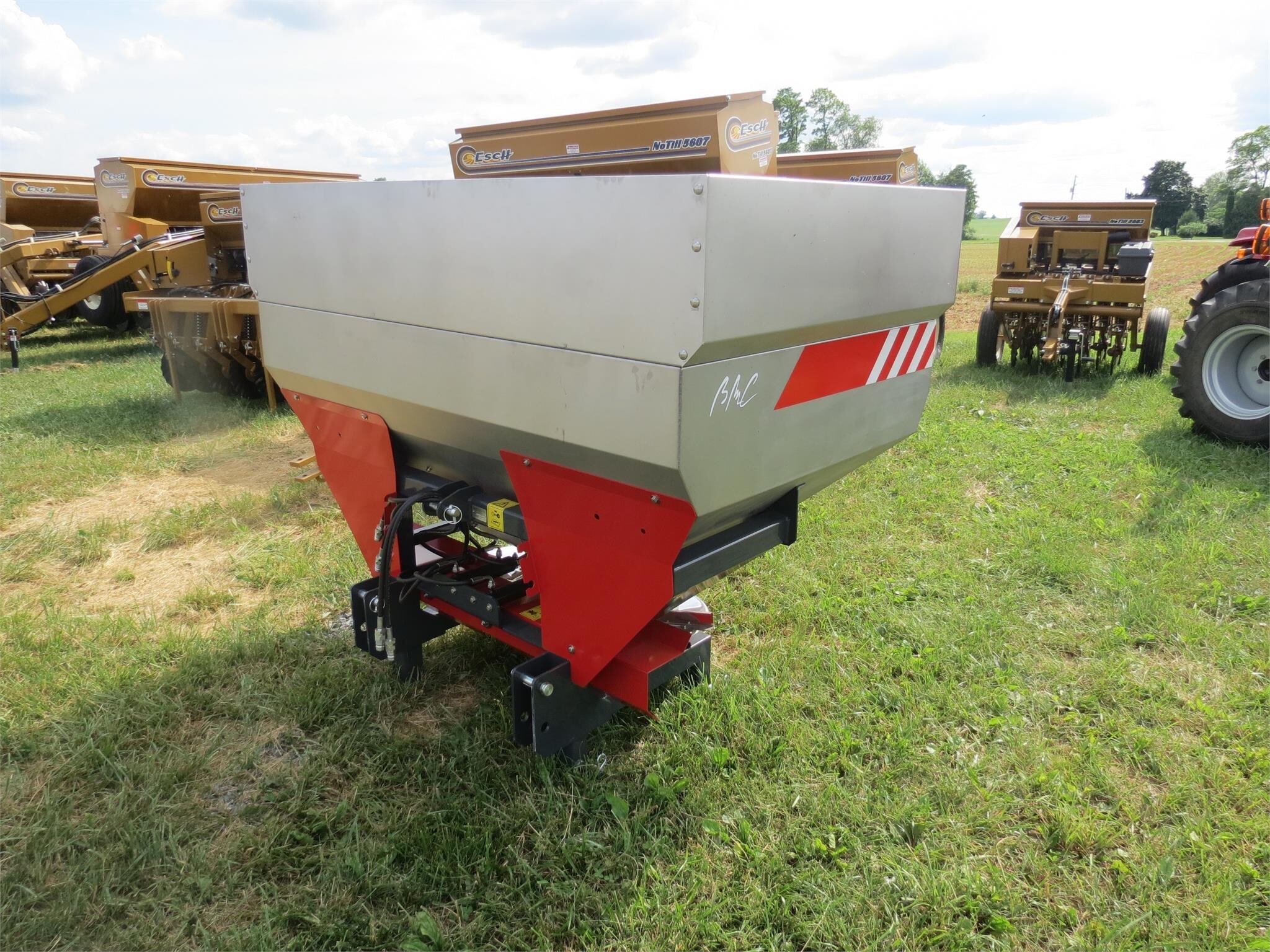 2025 BMC SYNTRA 1500 Pull-Type Fertilizer Spreader