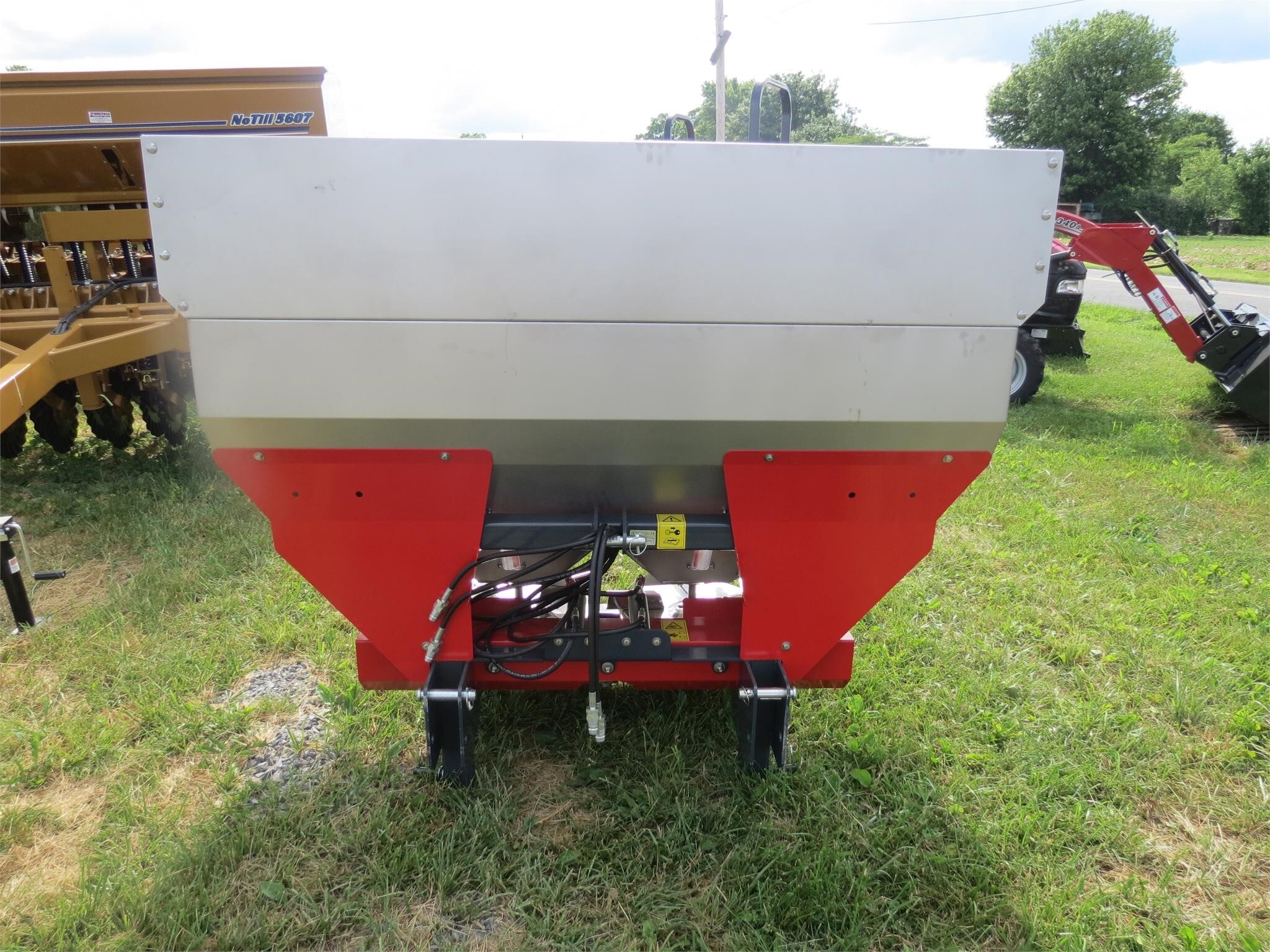 2025 BMC SYNTRA 1500 Pull-Type Fertilizer Spreader