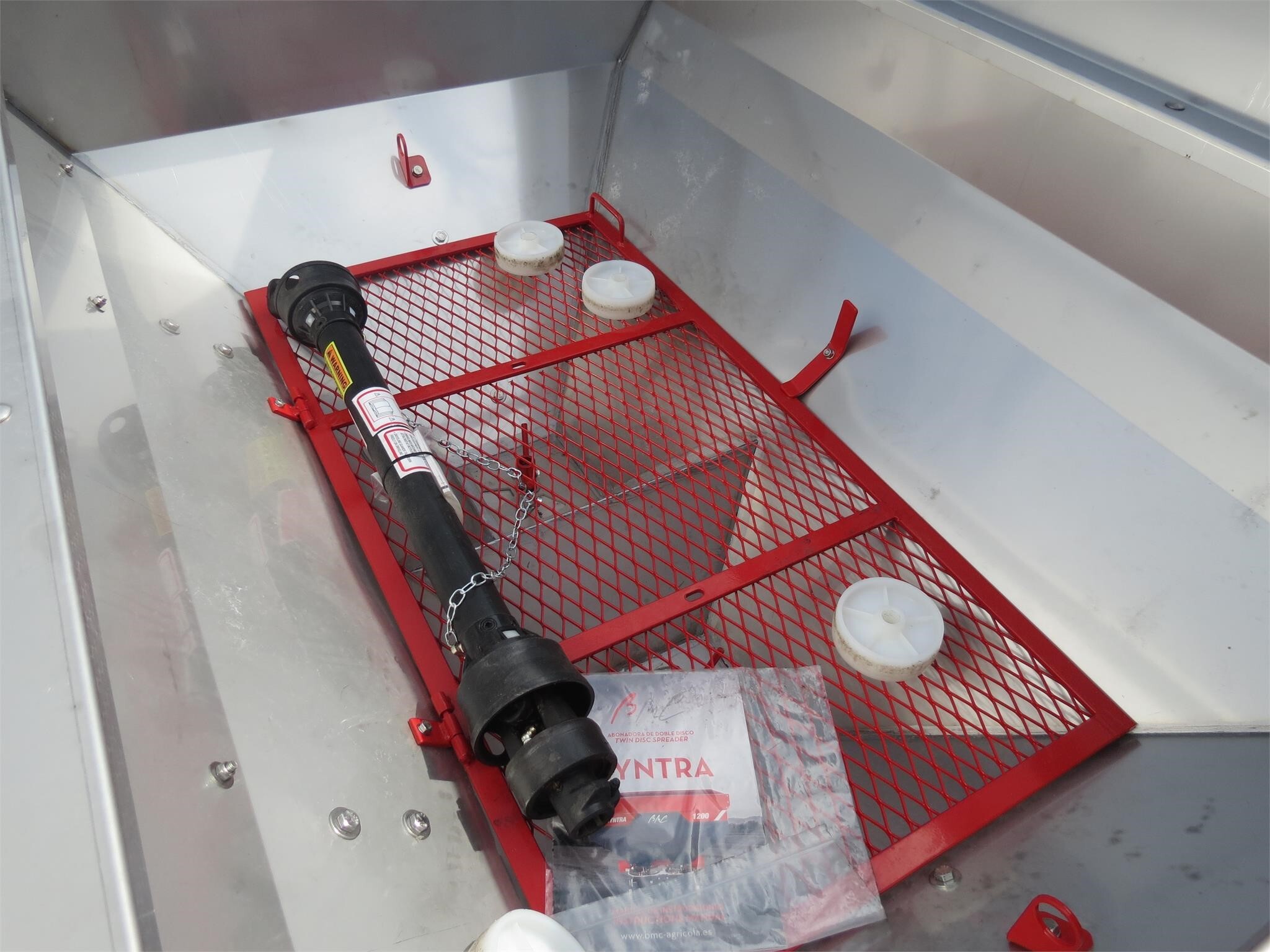 2025 BMC SYNTRA 1500 Pull-Type Fertilizer Spreader