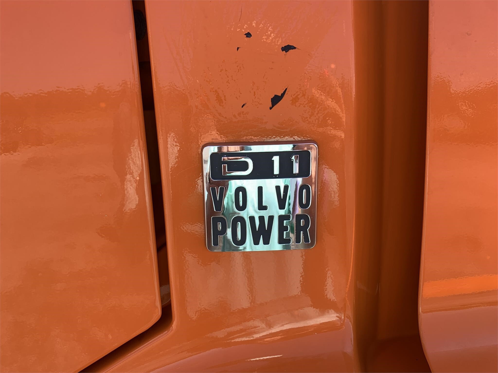 2017 Volvo VNM64T200 Semi Trucks/Trailer