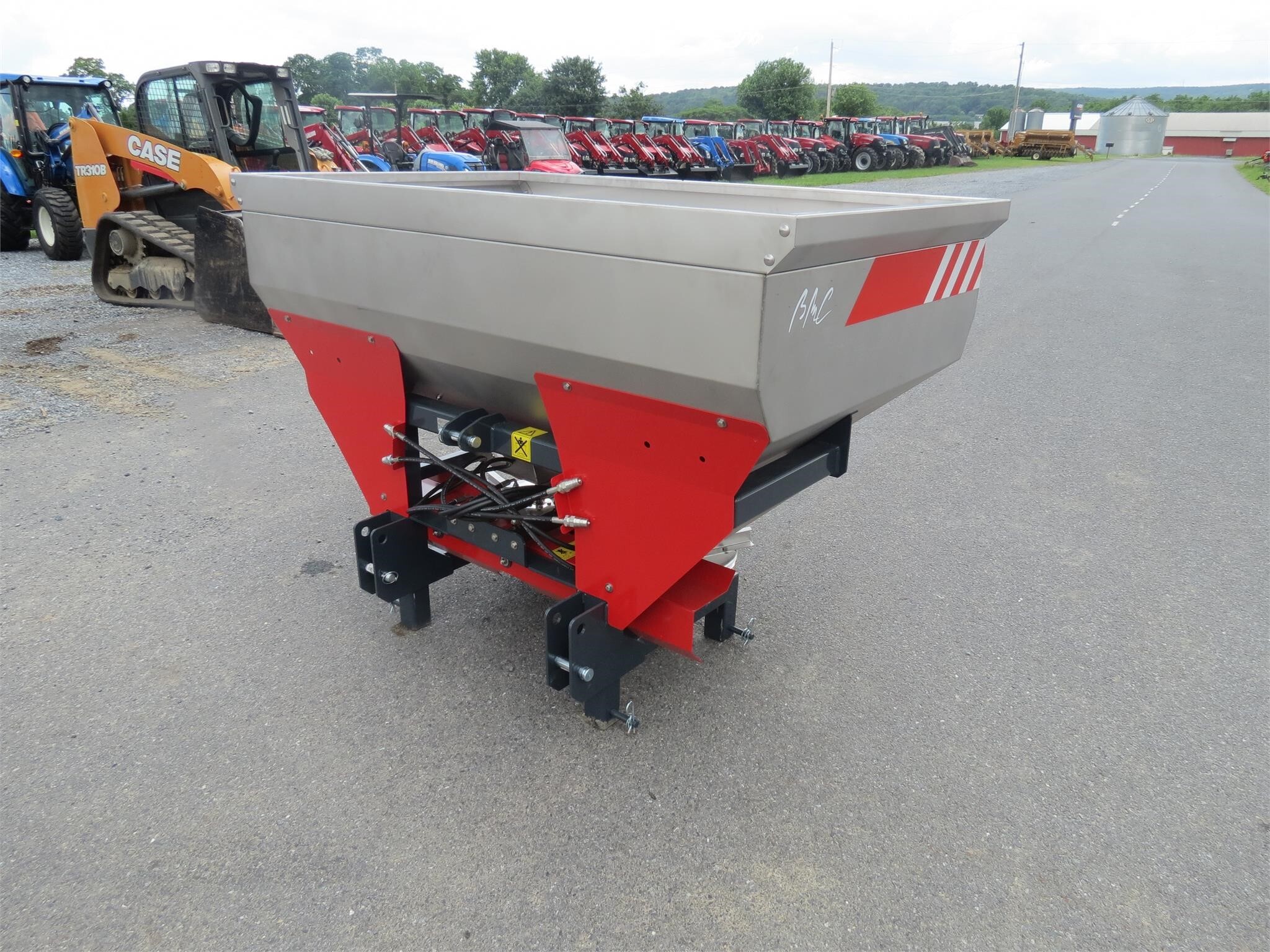2025 BMC SYNTRA 1000 Pull-Type Fertilizer Spreader