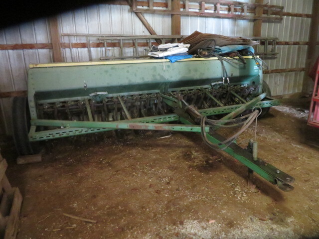 John Deere 8300 Drill