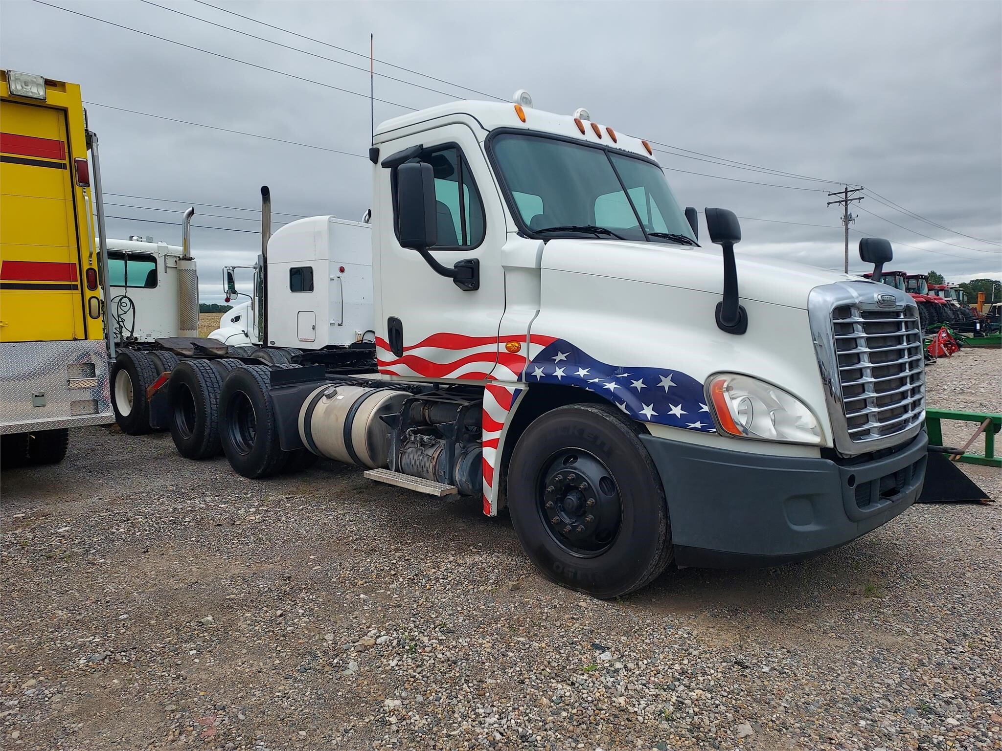 2013 Freightliner Cascadia 125 Semi Trucks/Trailer