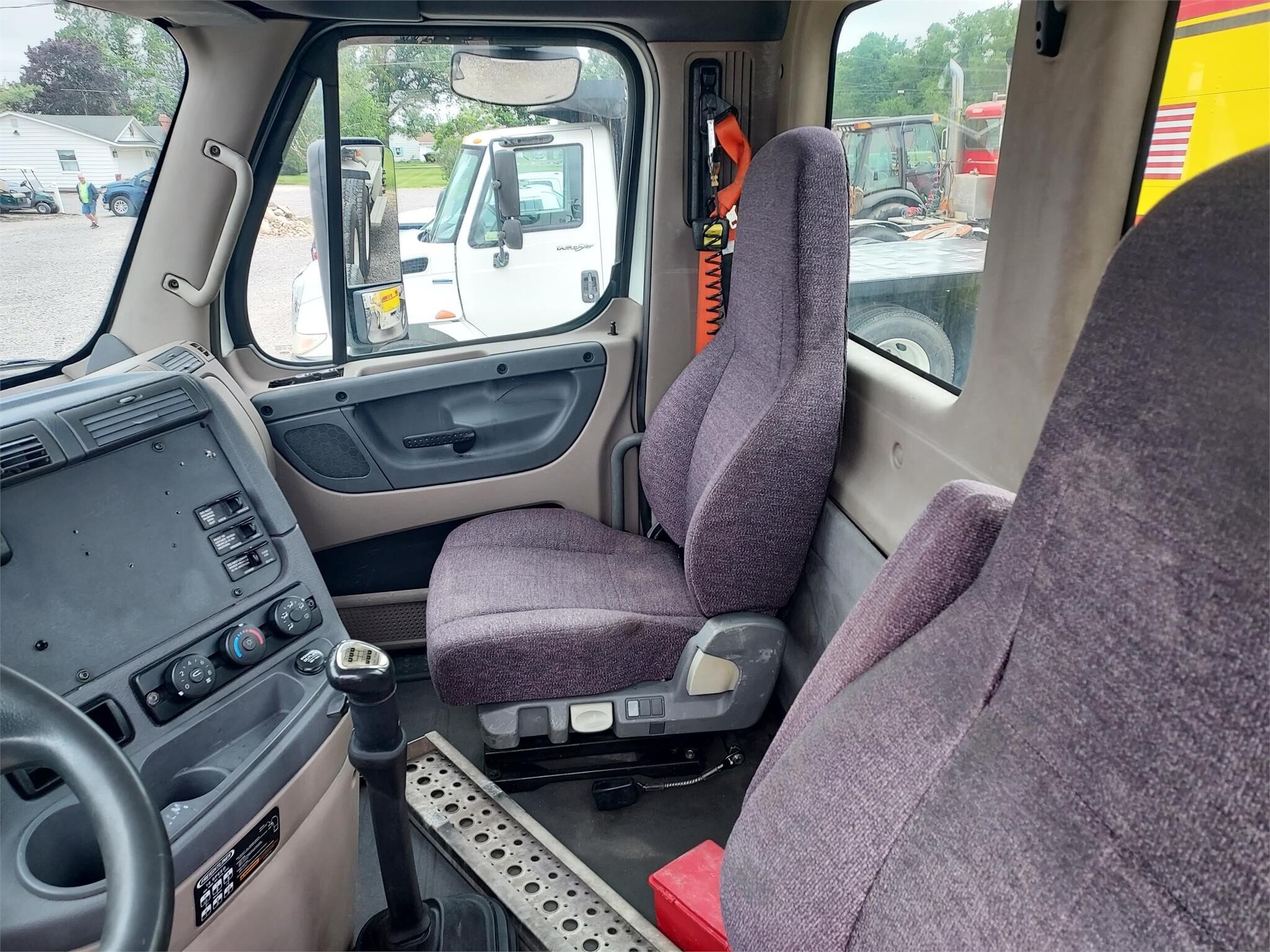 2013 Freightliner Cascadia 125 Semi Trucks/Trailer