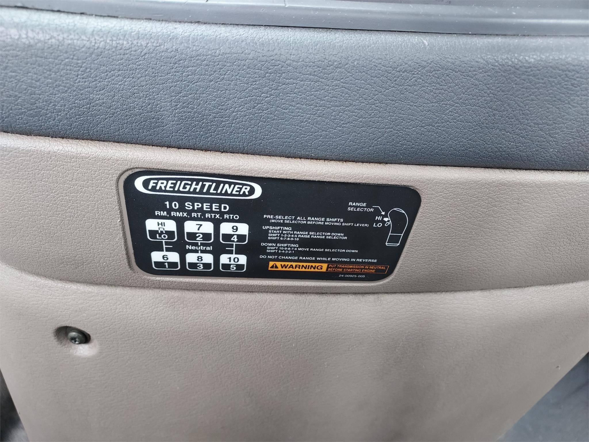 2013 Freightliner Cascadia 125 Semi Trucks/Trailer