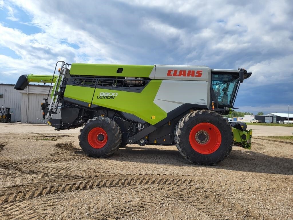 2022 Claas LEXION 8800 Combine