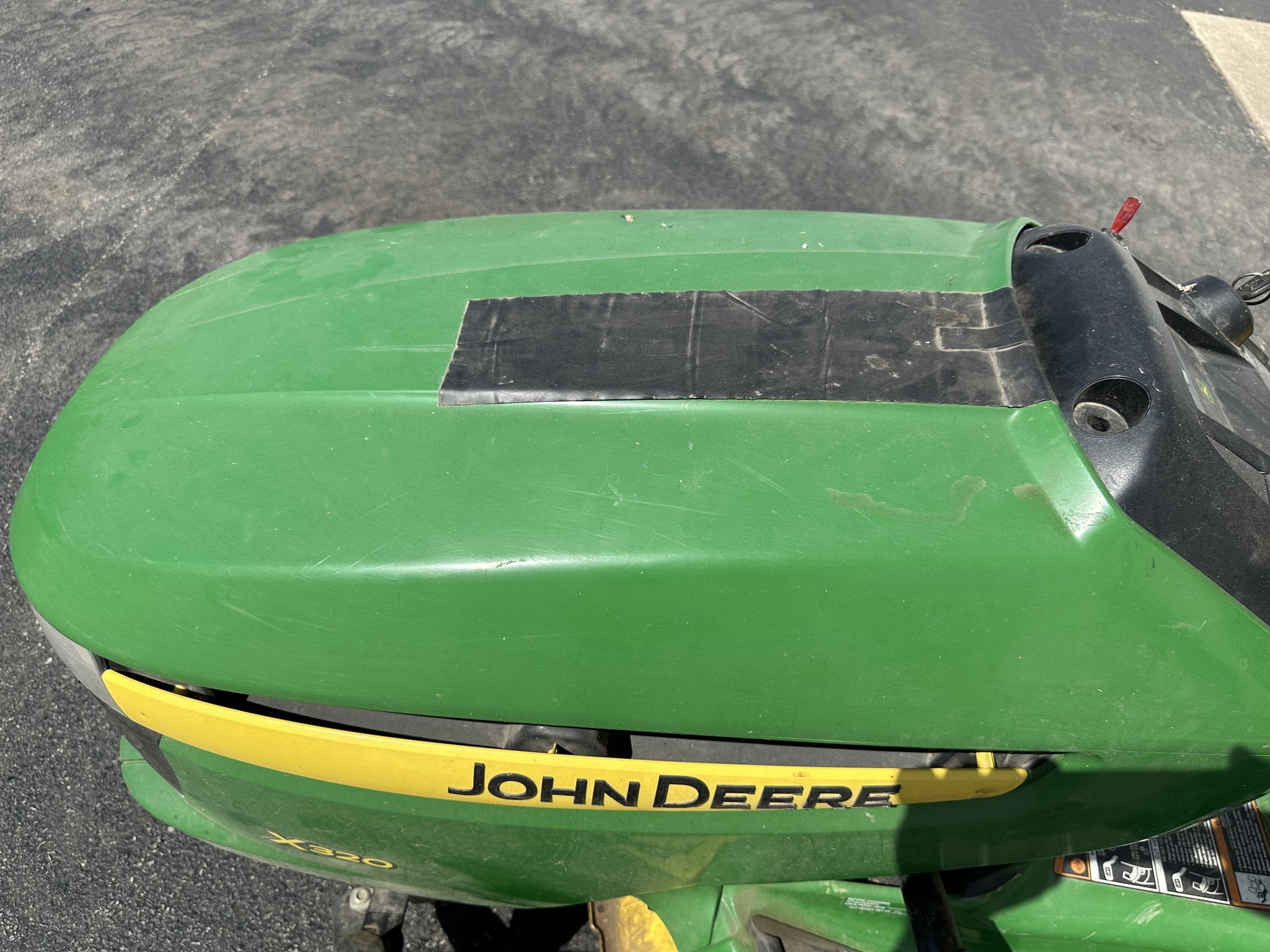 2011 John Deere X320 Lawn Mower