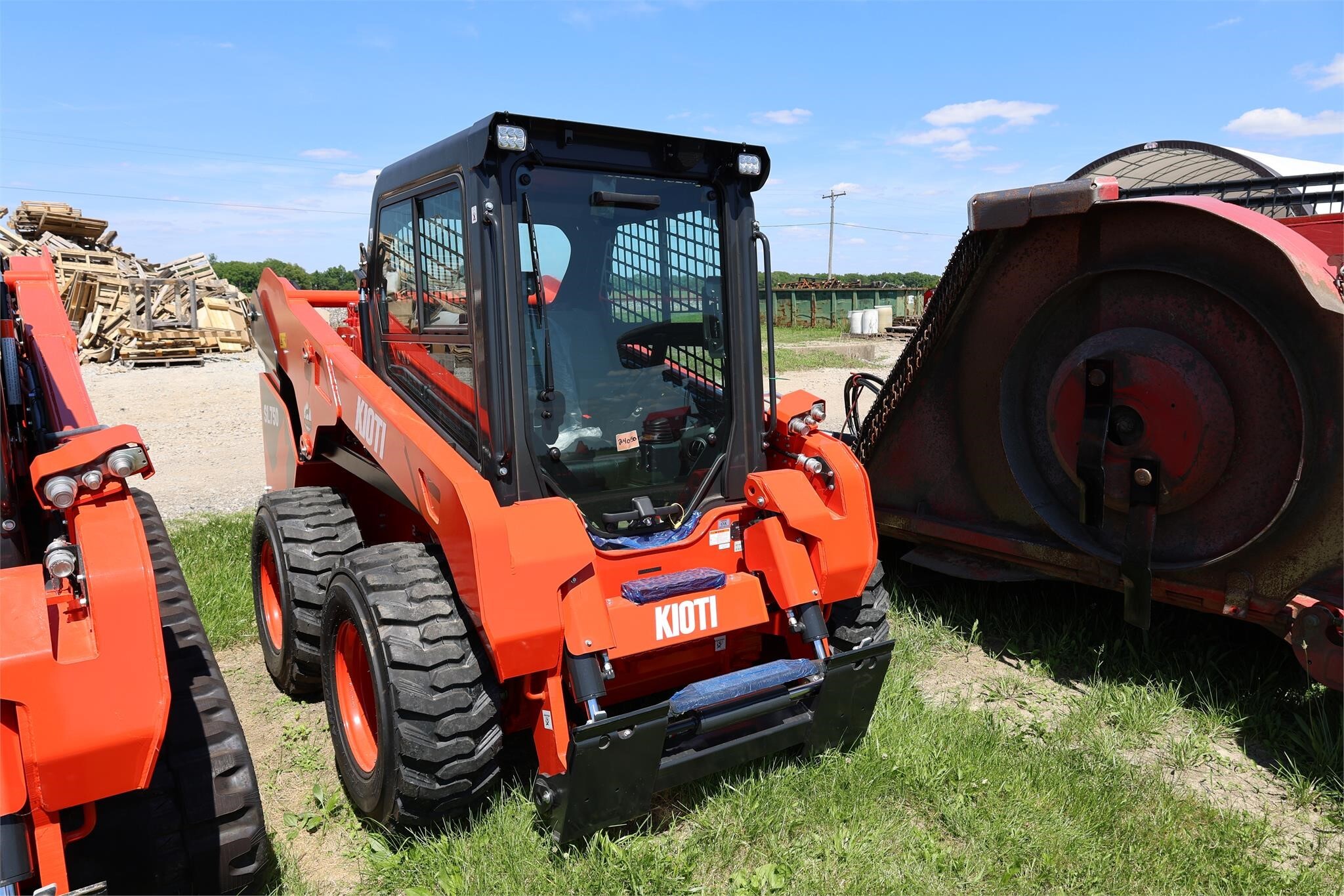  Kioti SL750 Skid Steer