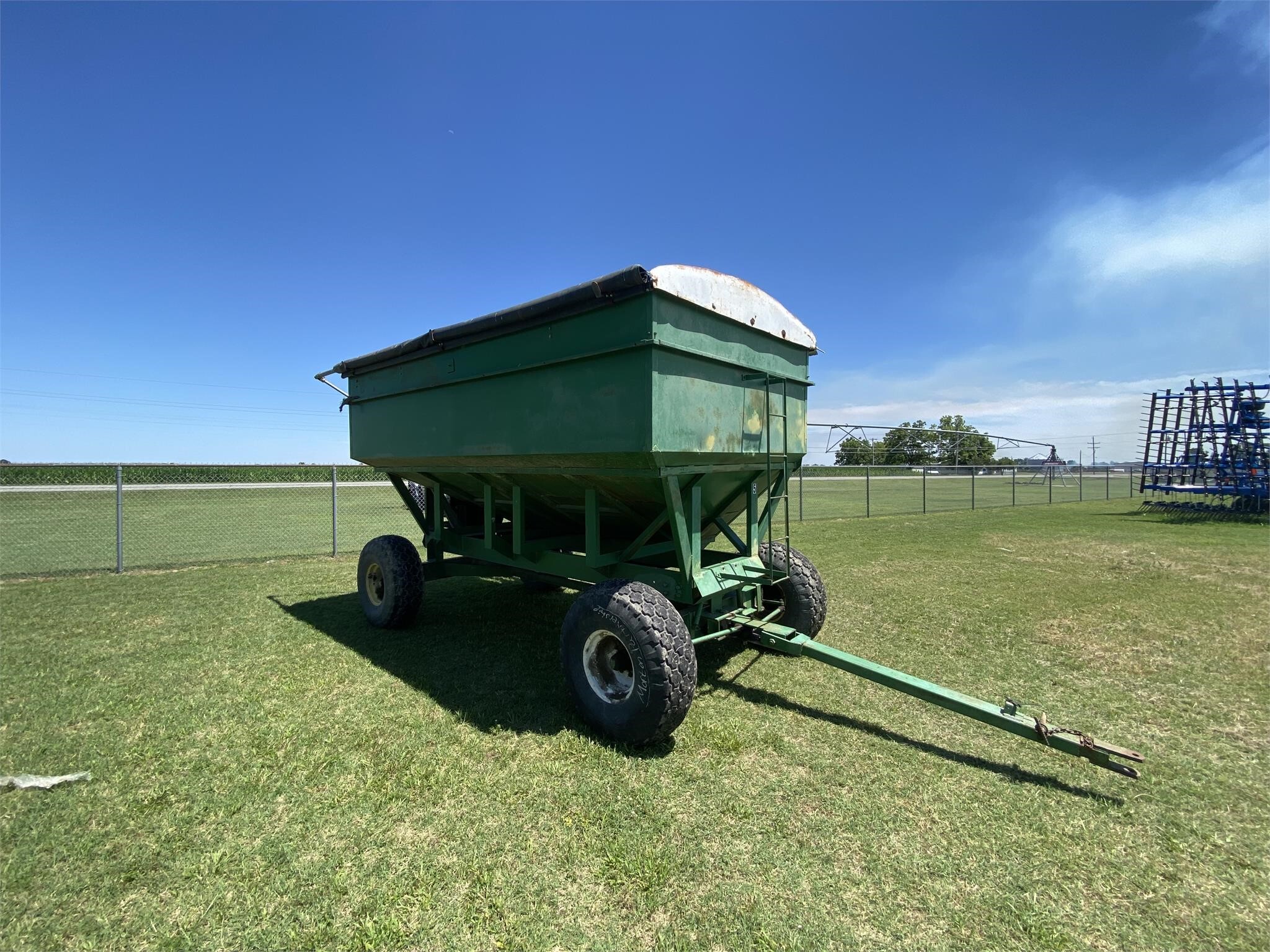  M&W 425B Gravity Wagon