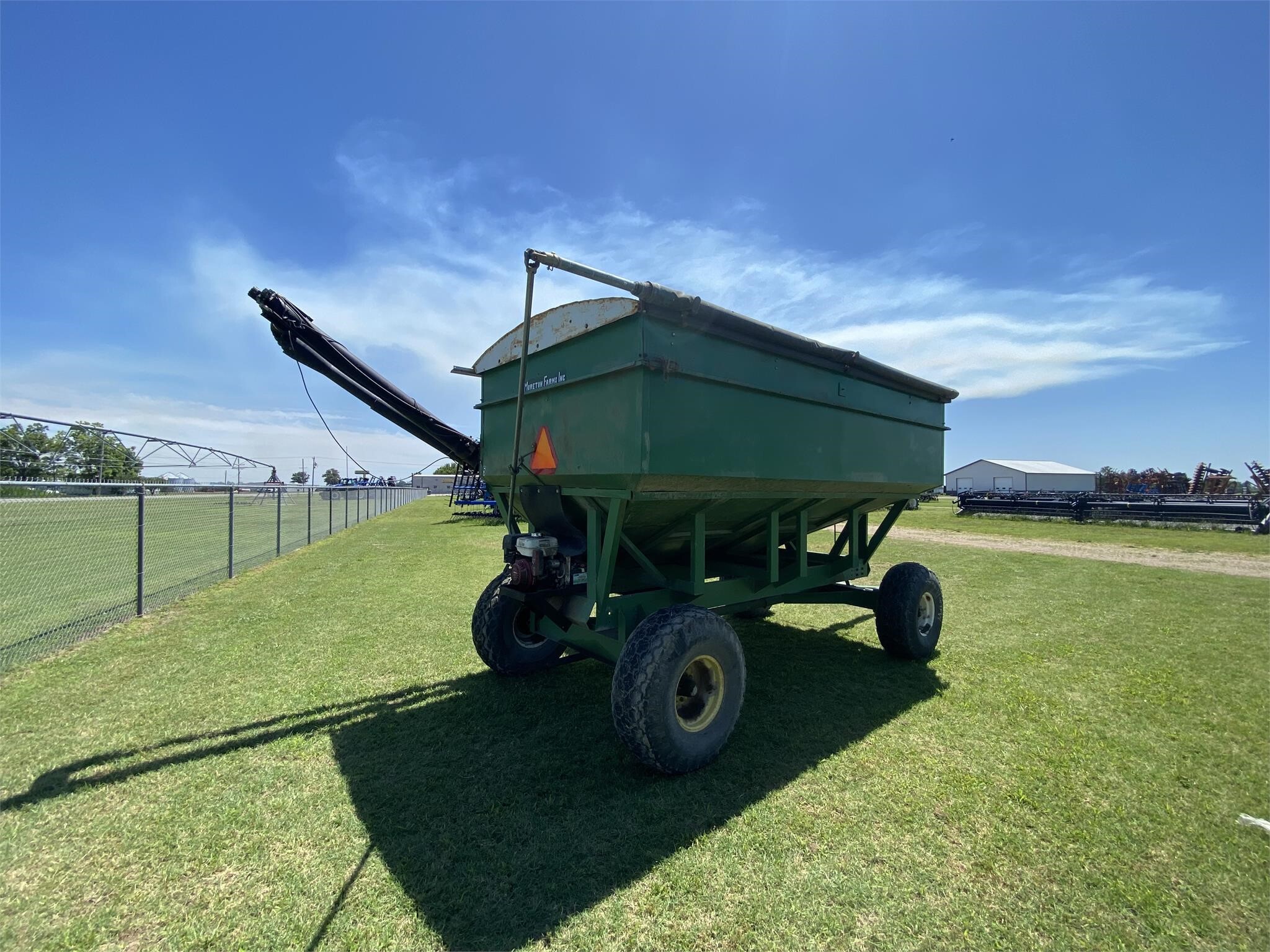  M&W 425B Gravity Wagon