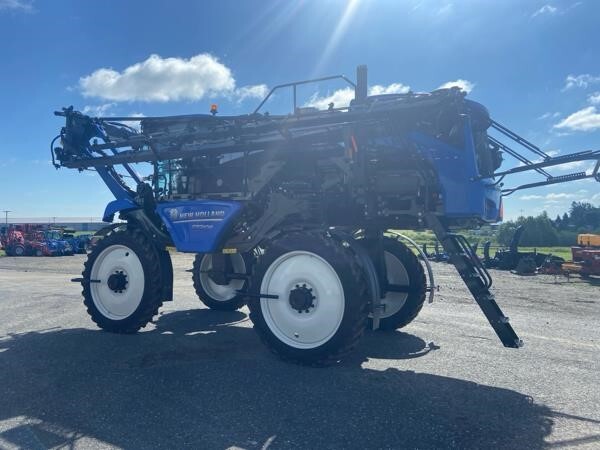 2024 New Holland SP310F Self-Propelled Sprayer