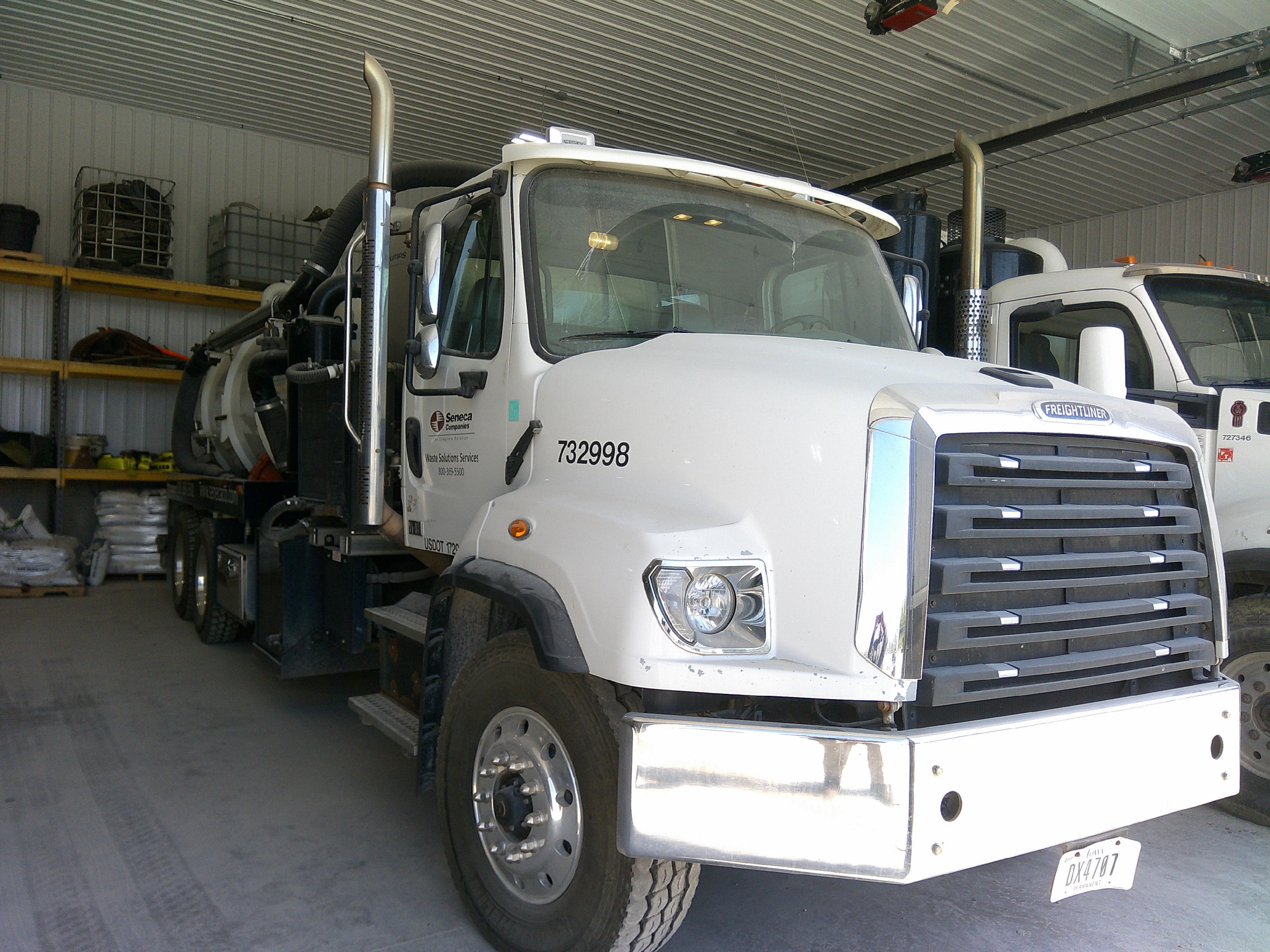 2017 Freightliner 114SD Semi Trucks/Trailer