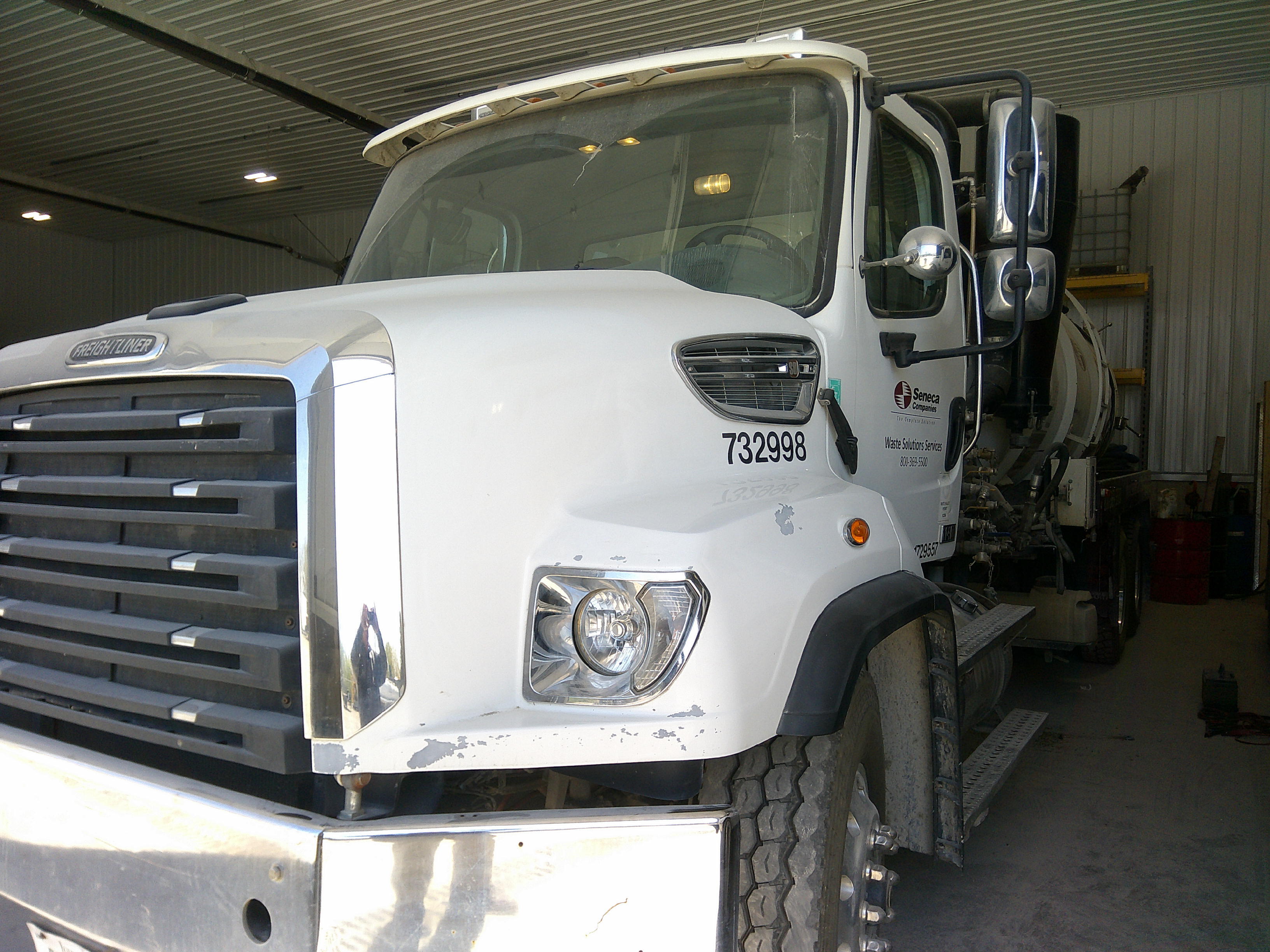 2017 Freightliner 114SD Semi Trucks/Trailer