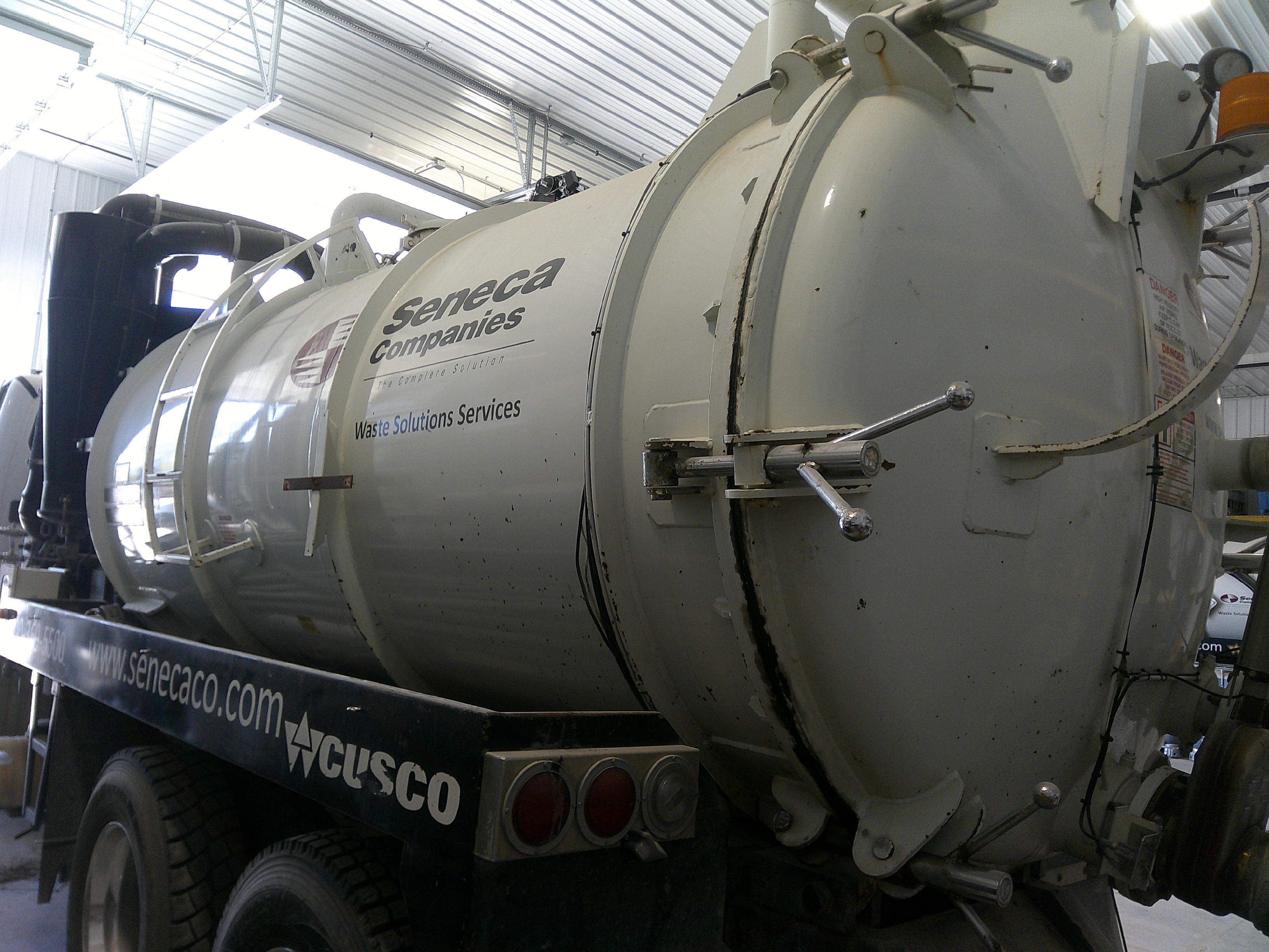 2017 Freightliner 114SD Semi Trucks/Trailer