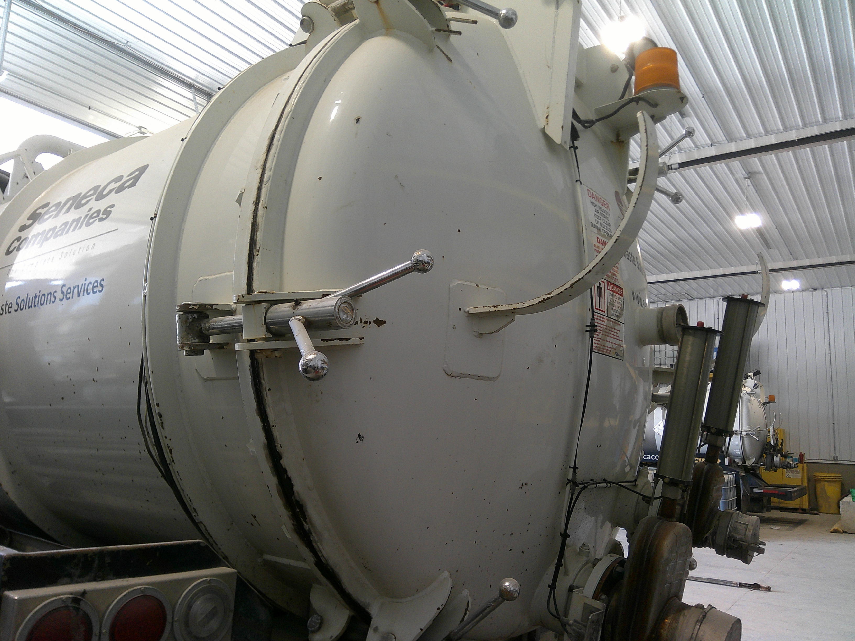 2017 Freightliner 114SD Semi Trucks/Trailer