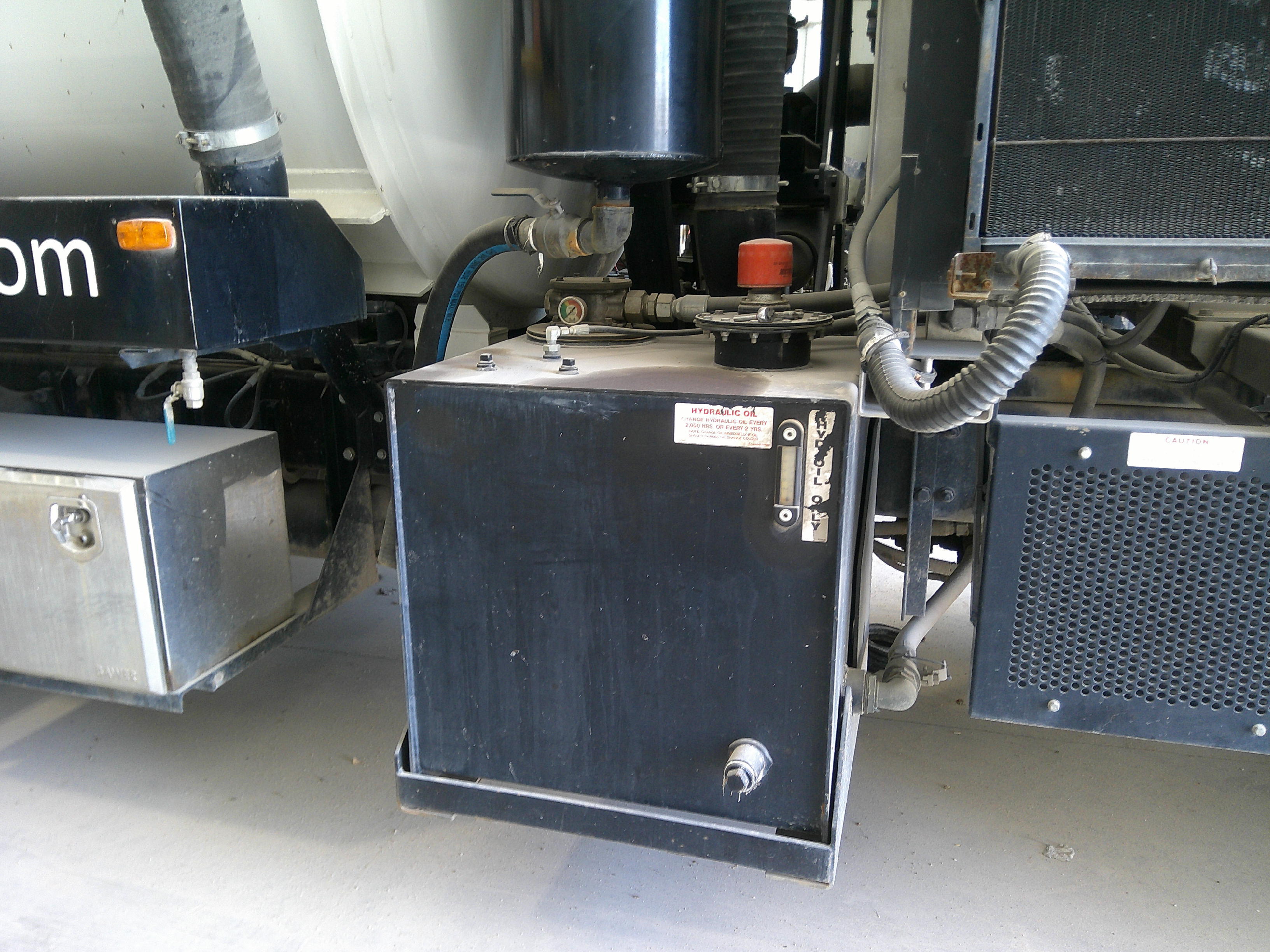 2017 Freightliner 114SD Semi Trucks/Trailer