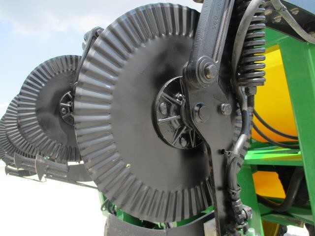  Farm King 2460 Pull-Type Sprayer