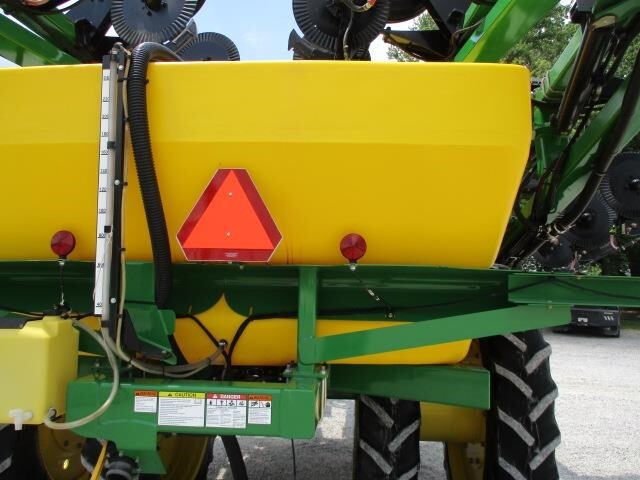  Farm King 2460 Pull-Type Sprayer