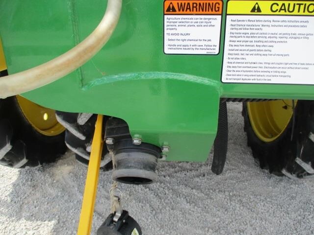 Farm King 2460 Pull-Type Sprayer