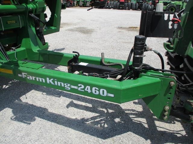  Farm King 2460 Pull-Type Sprayer