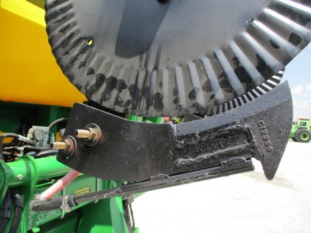  Farm King 2460 Pull-Type Sprayer
