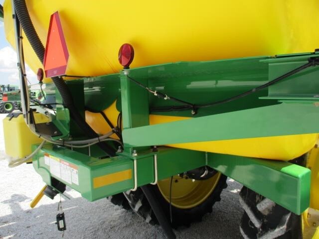  Farm King 2460 Pull-Type Sprayer