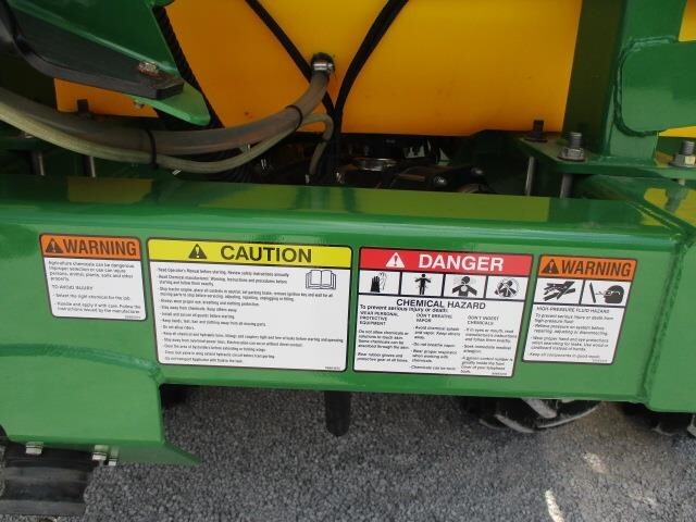  Farm King 2460 Pull-Type Sprayer