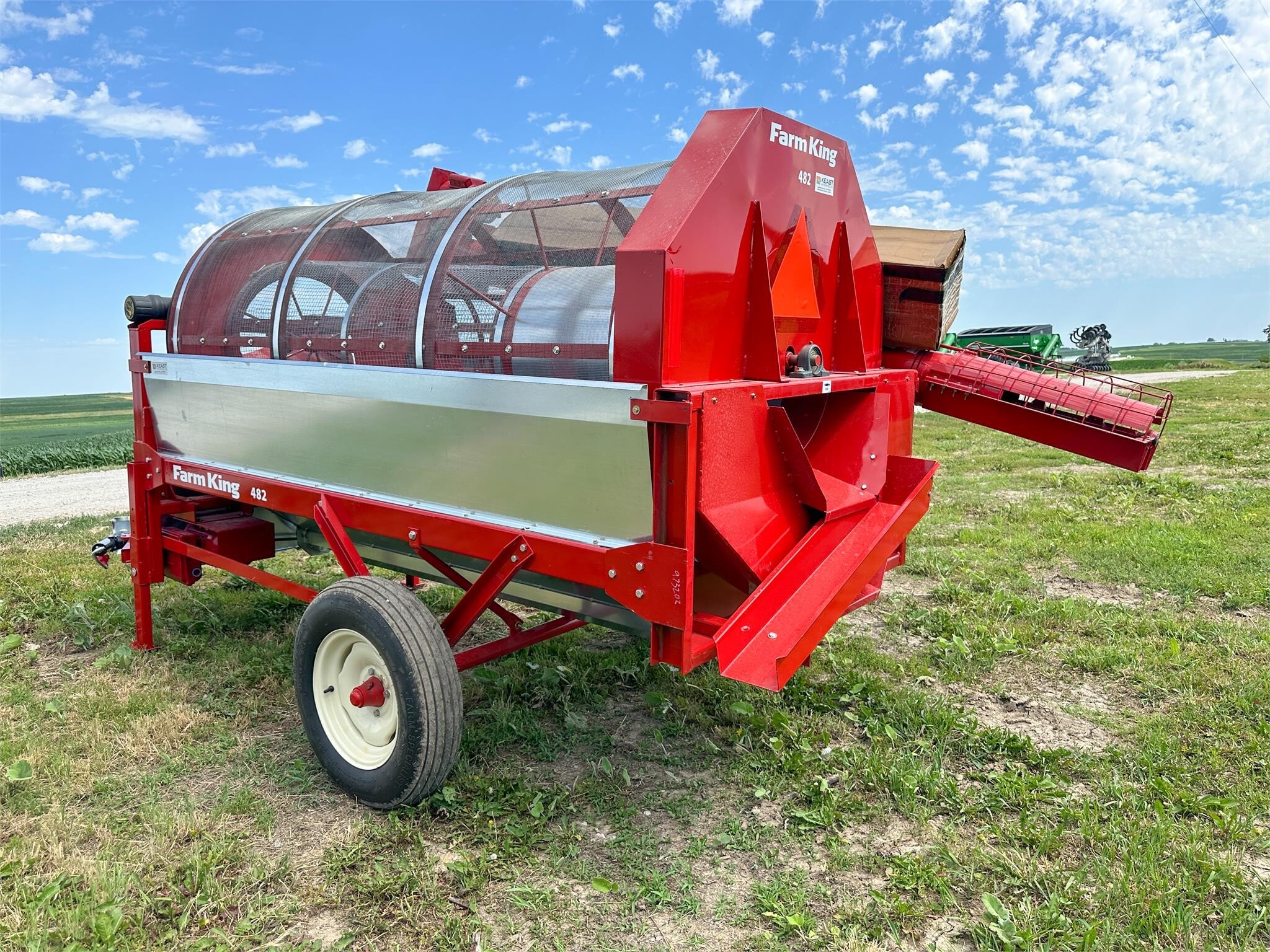 2026 Farm King Y482 Grain Cleaner