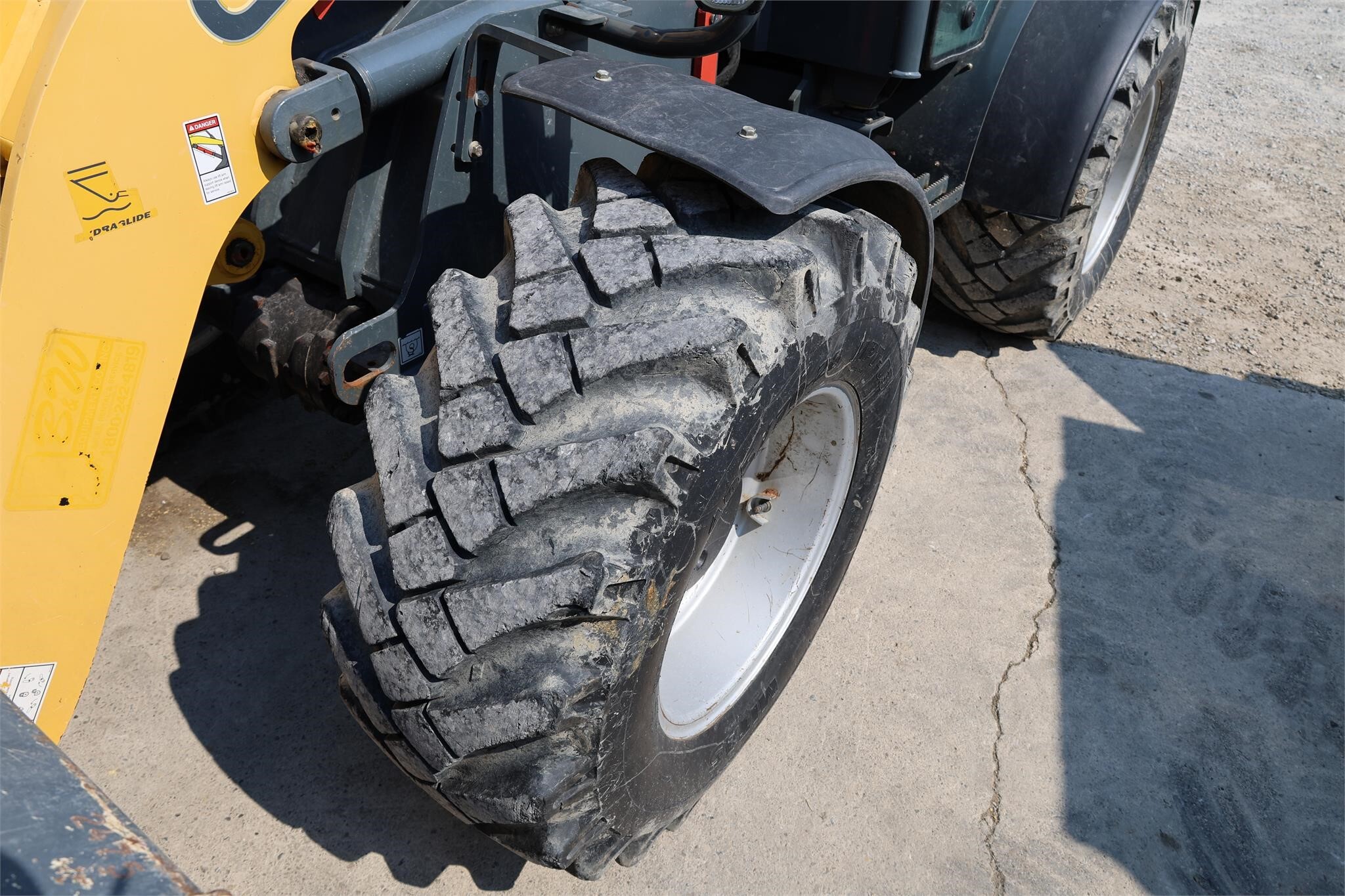 2016 Gehl AL750 Front End Loader