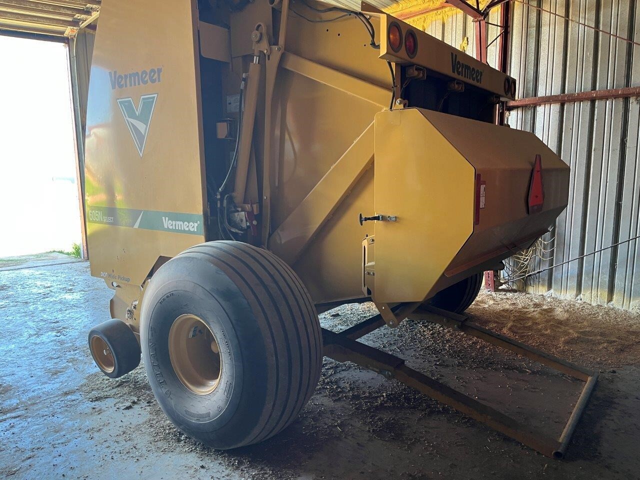 2019 Vermeer 605N Round Baler