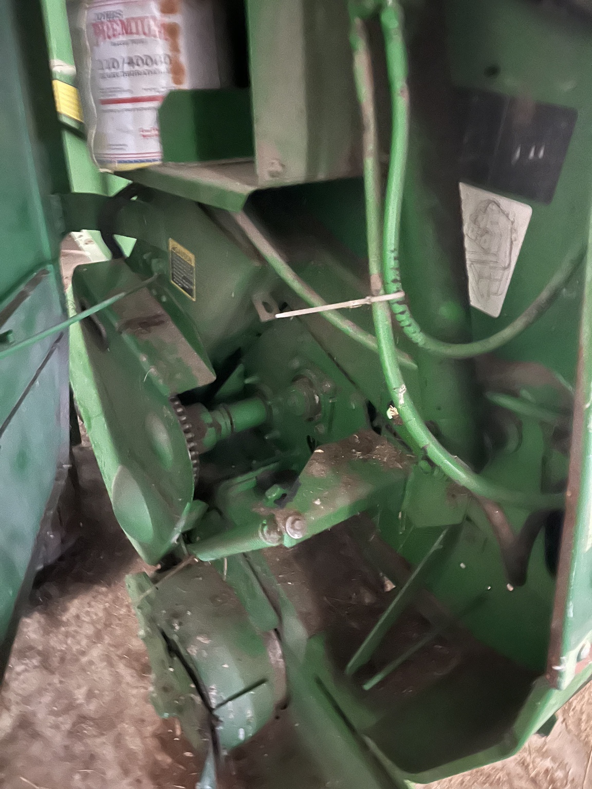 2004 John Deere 567 Round Baler