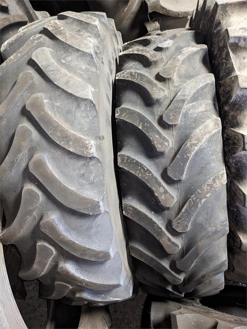  Firestone 420/85R34 Wheels / Tires / Track