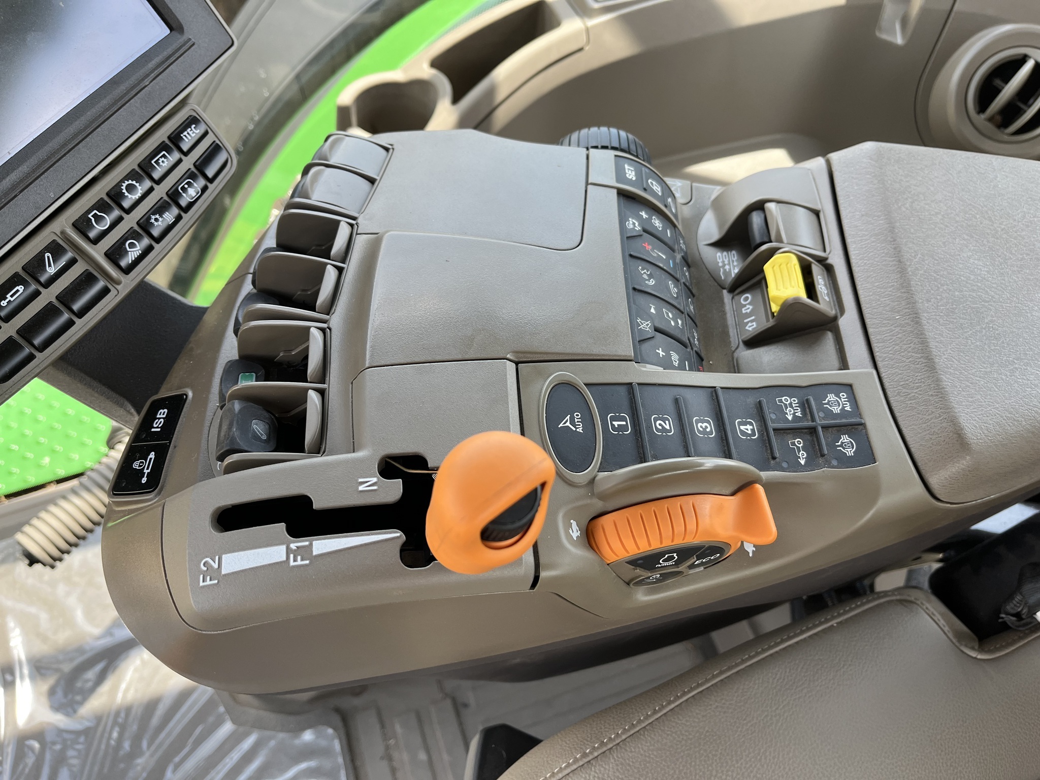 2023 John Deere 8R 250 Tractor