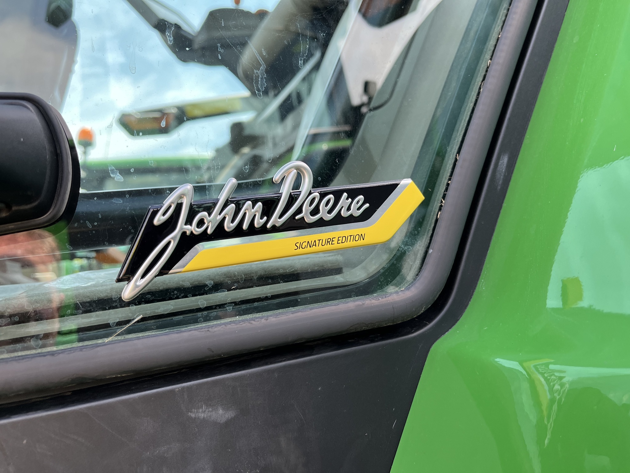 2023 John Deere 8R 250 Tractor