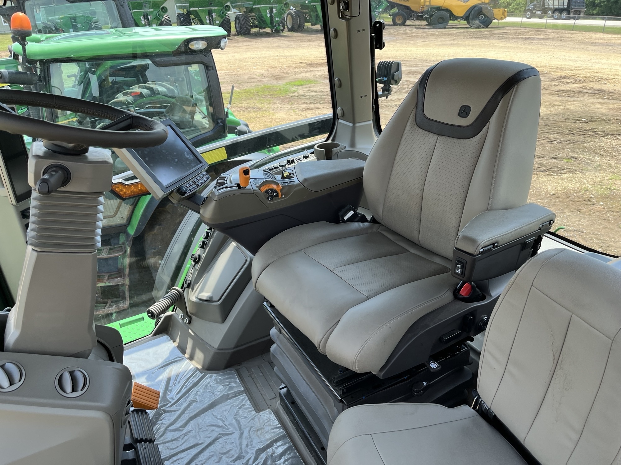 2023 John Deere 8R 250 Tractor