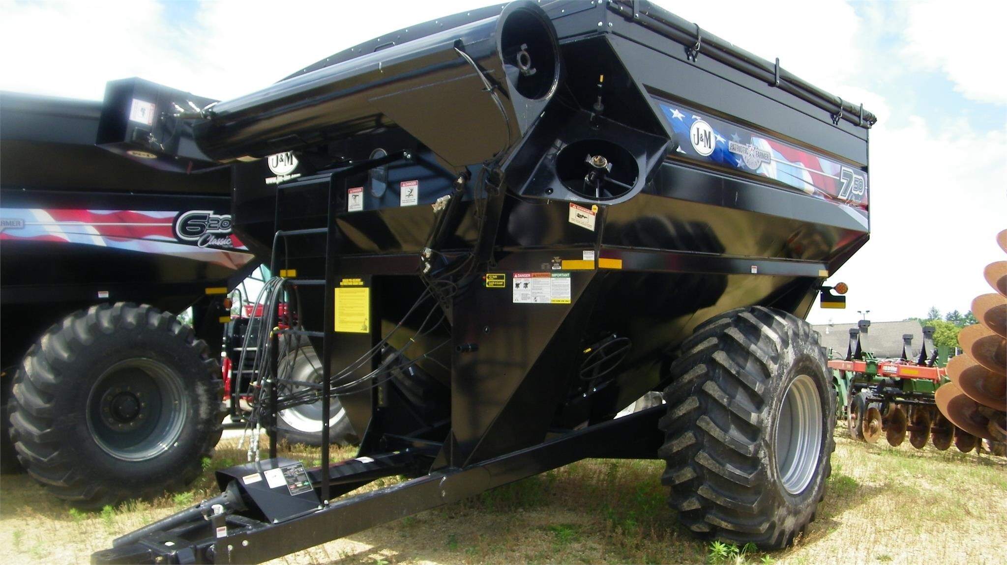2026 J&M 750 Grain Cart