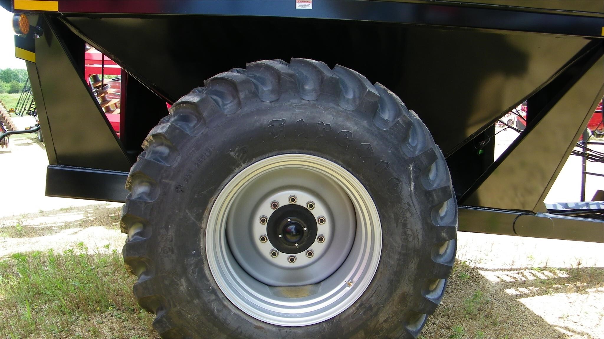 2026 J&M 750 Grain Cart