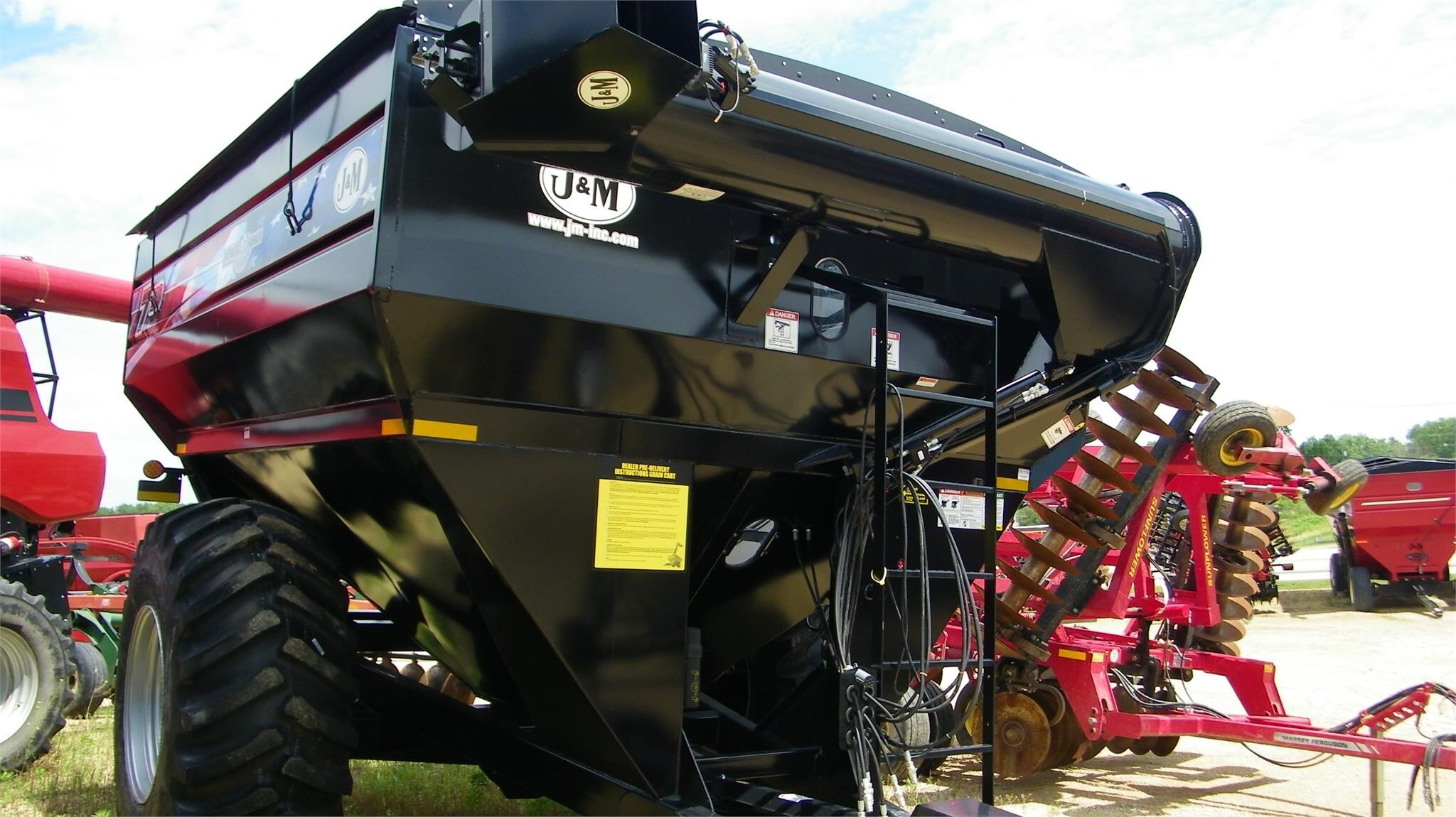 2026 J&M 750 Grain Cart