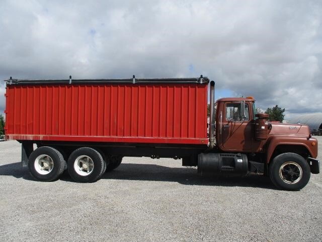 1986 Mack R686ST Semi Trucks/Trailer