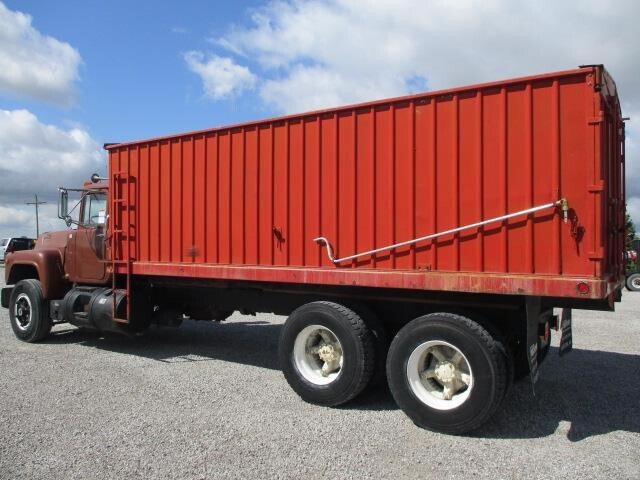 1986 Mack R686ST Semi Trucks/Trailer