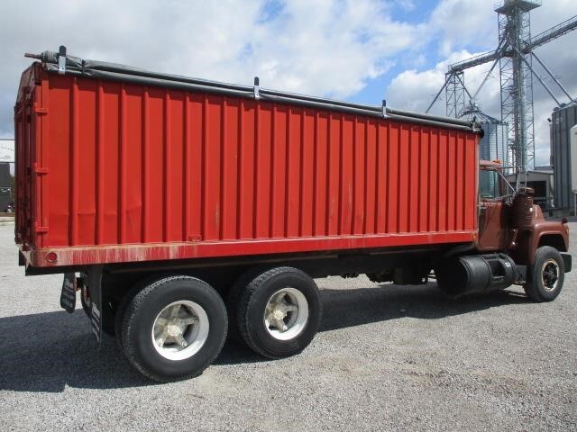 1986 Mack R686ST Semi Trucks/Trailer